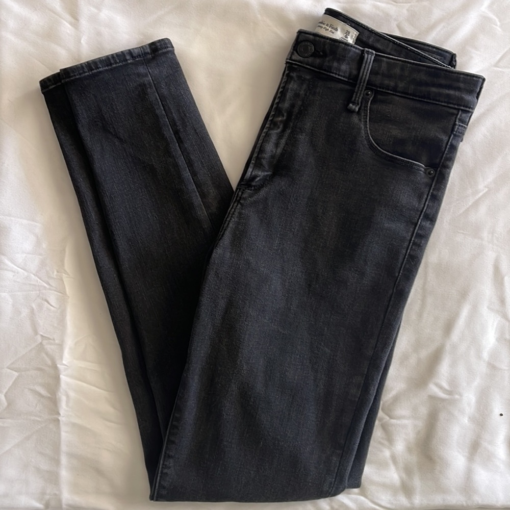 Abercrombie & Fitch Skinny High Rise Jeans | 28